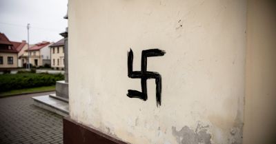 24-latek usłyszał trzy zarzuty w sprawie nazistowskich symboli